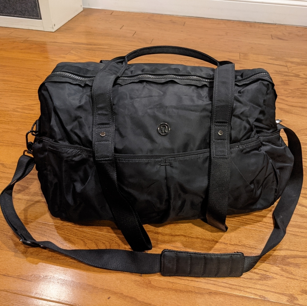 New w/o Tags Lululemon w/ laundry & curl iron bag